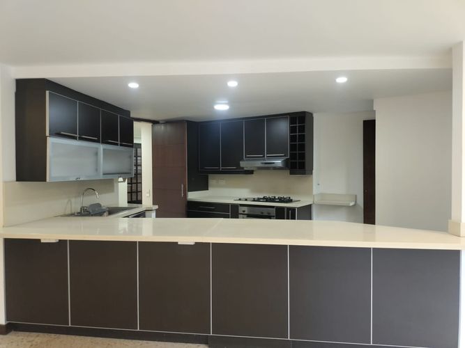 Apartamento de 3 alcobas en arriendo en Patio Bonito, Medellín, 154 m² · foto 4 de 19