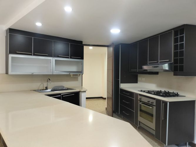 Apartamento de 3 alcobas en arriendo en Patio Bonito, Medellín, 154 m² · foto 5 de 19