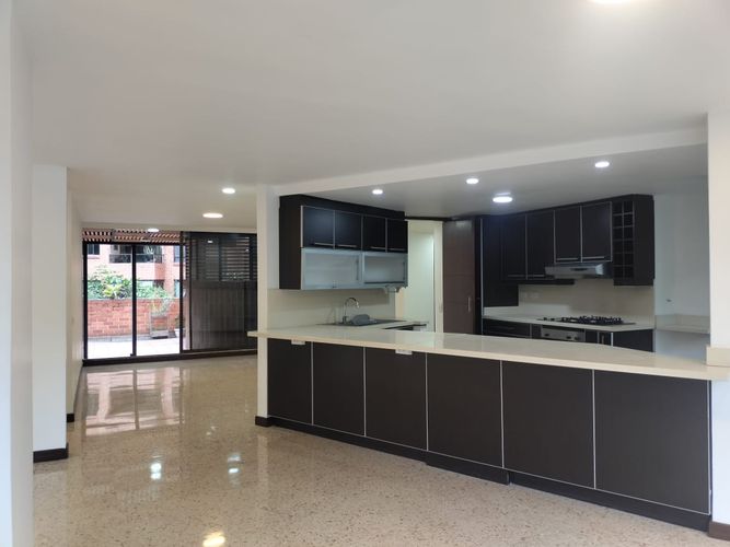 Apartamento de 3 alcobas en arriendo en Patio Bonito, Medellín, 154 m² · foto 7 de 19