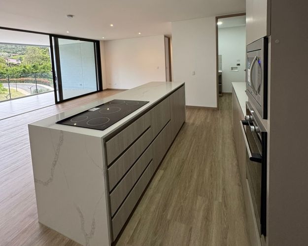 Apartamento de 2 alcobas en arriendo en Sajonia, Rionegro, 126 m² · foto 7 de 13