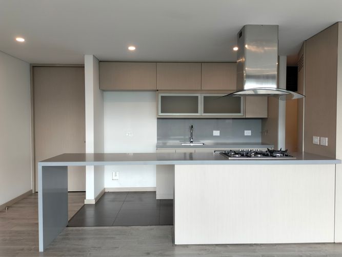 Apartamento de 2 alcobas en venta en El Poblado, Medellín, 106 m² · foto 7 de 18
