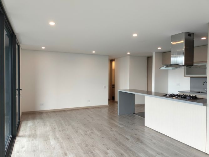 Apartamento de 2 alcobas en arriendo en El Poblado, Medellín, 106 m² · foto 2 de 18