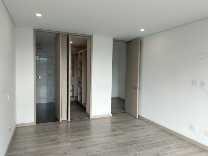Apartamento de 2 alcobas en arriendo en El Poblado, Medellín, 106 m² · foto 12 de 18