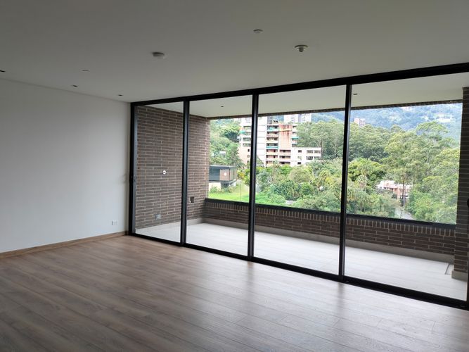 Apartamento de 2 alcobas en venta en El Poblado, Medellín, 117 m² · foto 3 de 20
