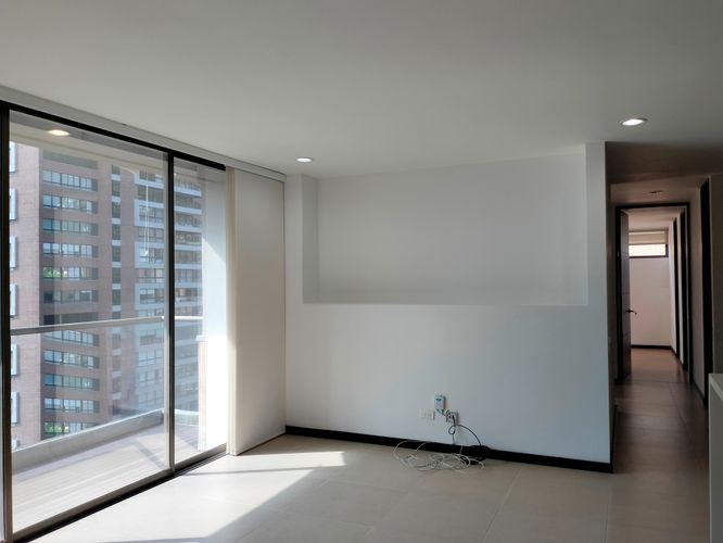 Apartamento de 3 alcobas en arriendo en El Poblado, Medellín, 86 m² · foto 2 de 17