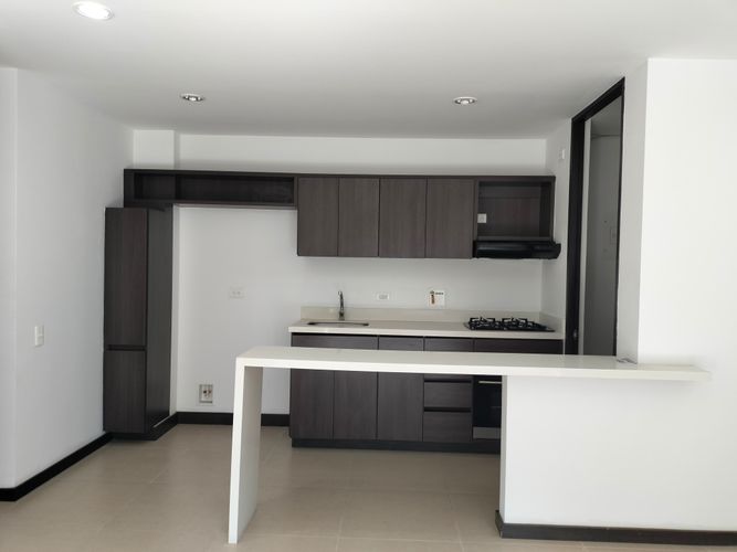 Apartamento de 3 alcobas en arriendo en El Poblado, Medellín, 86 m² · foto 4 de 17