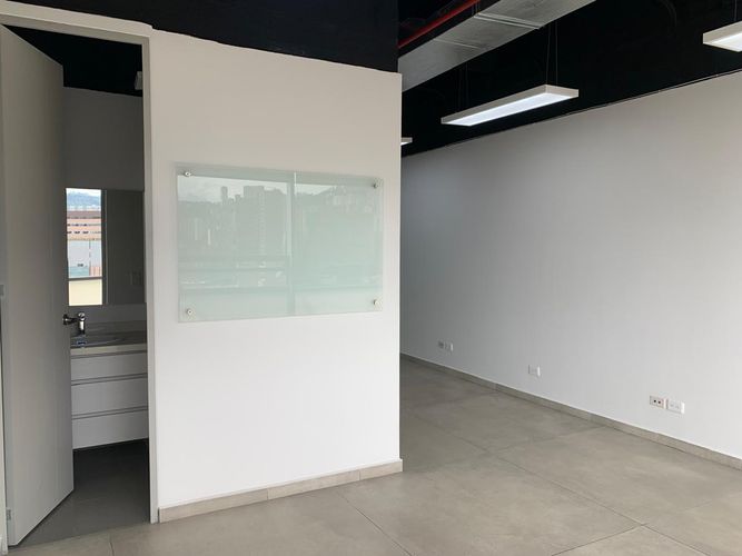 Oficina en arriendo en Mesa, Envigado, 30 m² · foto 5 de 7
