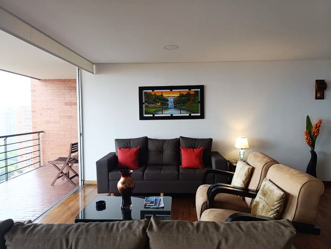 Apartamento de 2 alcobas en arriendo en Los Naranjos, Medellín, 120 m² · foto 2 de 20