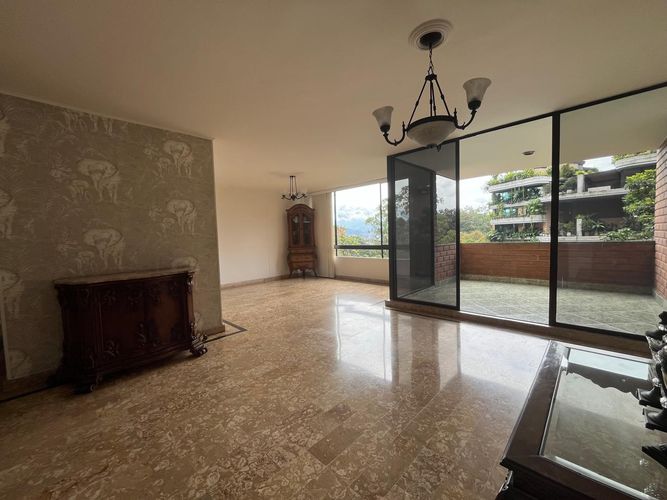 Apartamento de 3 alcobas en venta en El Poblado, Medellín, 169 m² · foto 2 de 17
