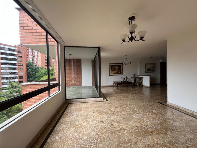Apartamento de 3 alcobas en venta en El Poblado, Medellín, 169 m² · foto 3 de 17