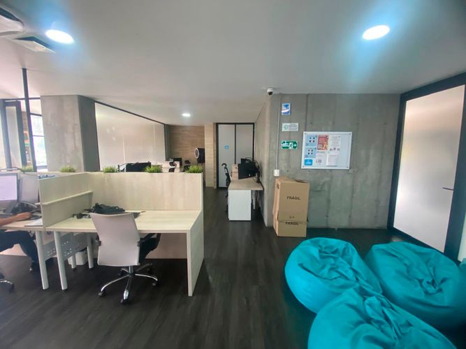 Oficina en arriendo en El Poblado, Medellín, 108 m² · foto 12 de 12