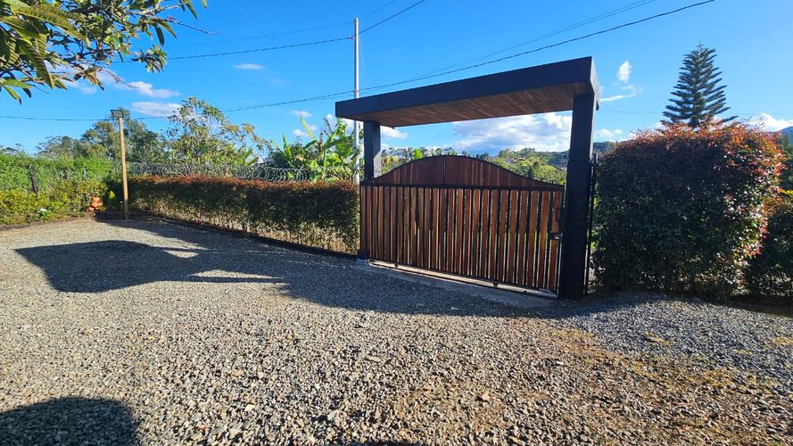 Finca en venta en Guarne, 220 m² · foto 2 de 24
