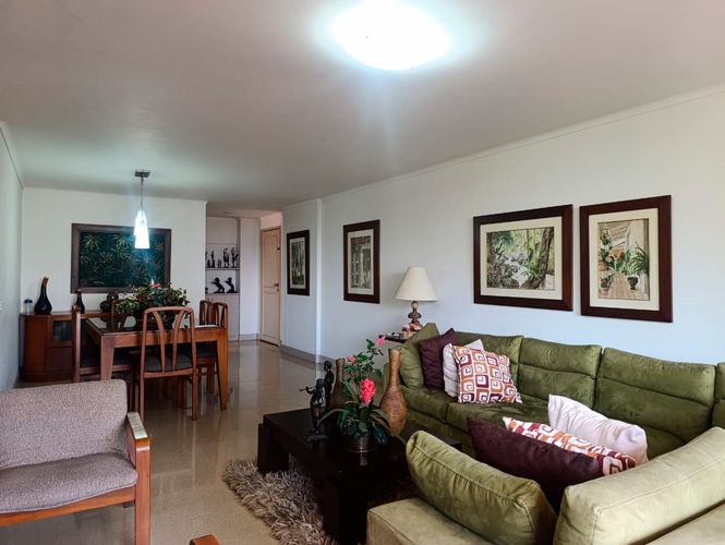 Apartamento de 2 alcobas en venta en San Lucas, Medellín, 121 m² · foto 2 de 18
