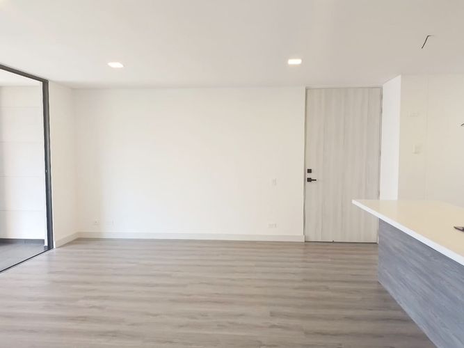 Apartamento de 2 alcobas en arriendo en El Poblado, Medellín, 109 m² · foto 2 de 19
