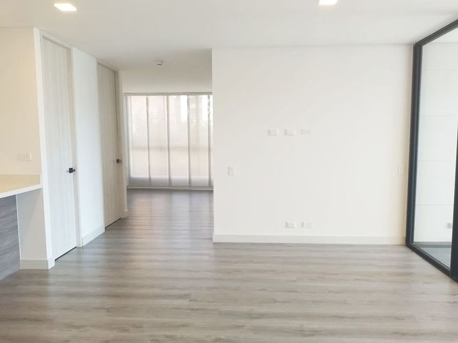 Apartamento de 2 alcobas en arriendo en El Poblado, Medellín, 109 m² · foto 4 de 19