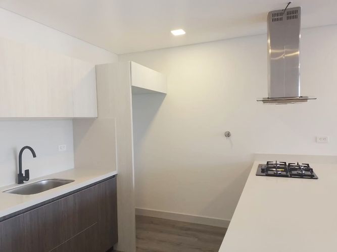 Apartamento de 2 alcobas en arriendo en El Poblado, Medellín, 109 m² · foto 6 de 19