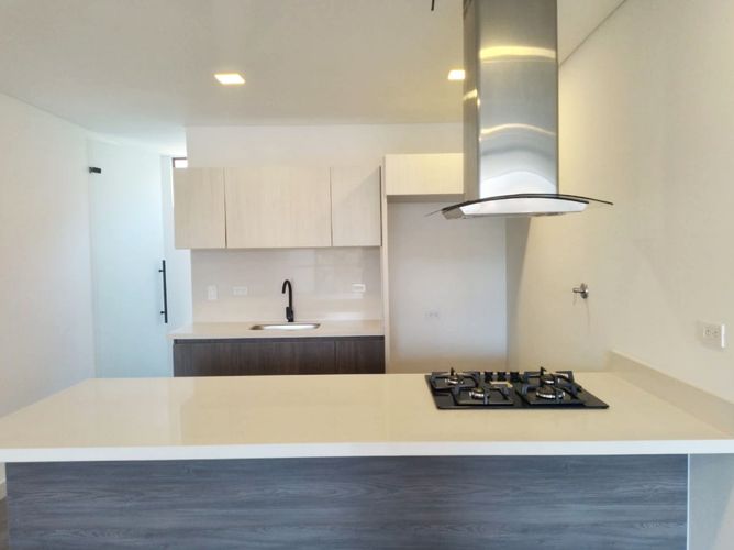 Apartamento de 2 alcobas en arriendo en El Poblado, Medellín, 109 m² · foto 7 de 19