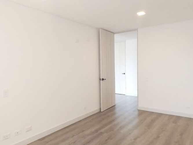 Apartamento de 2 alcobas en arriendo en El Poblado, Medellín, 109 m² · foto 9 de 19