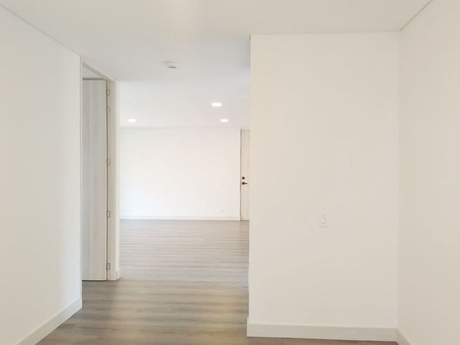 Apartamento de 2 alcobas en arriendo en El Poblado, Medellín, 109 m² · foto 10 de 19