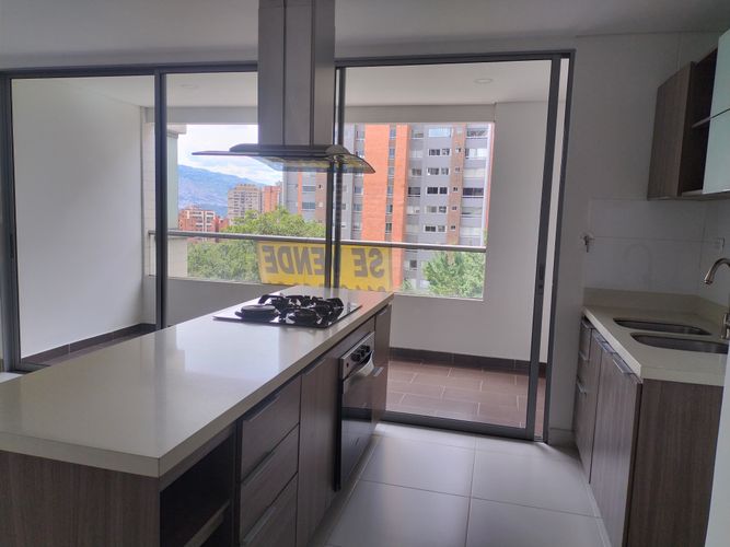 Apartamento en venta en El Poblado, Medellín · foto 3 de 19