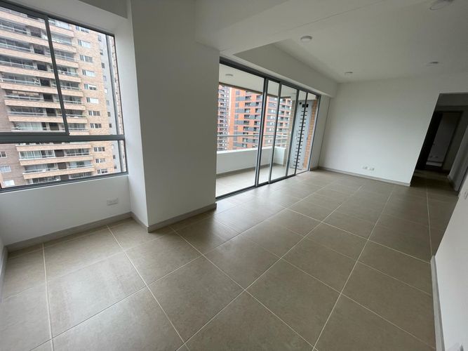 Apartamento de 3 alcobas en venta en El Poblado, Medellín, 87 m² · foto 2 de 14