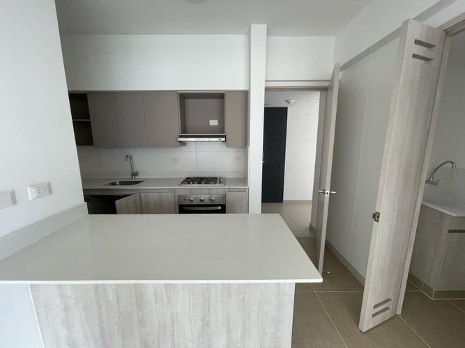 Apartamento de 3 alcobas en venta en El Poblado, Medellín, 87 m² · foto 3 de 14