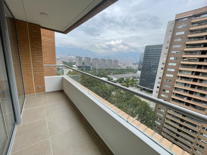 Apartamento de 3 alcobas en venta en El Poblado, Medellín, 87 m² · foto 14 de 14