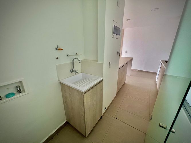 Apartamento de 2 alcobas en venta en Los Alcazares, Sabaneta, 74 m² · foto 3 de 23