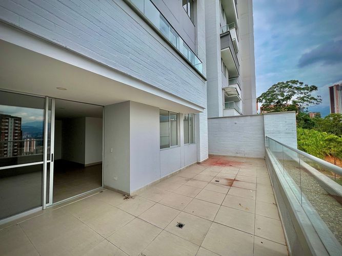 Apartamento de 2 alcobas en venta en Los Alcazares, Sabaneta, 74 m² · foto 6 de 23