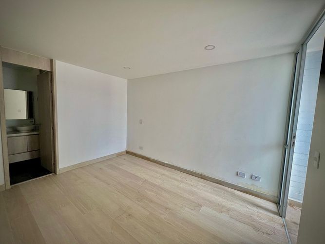 Apartamento de 2 alcobas en venta en Los Alcazares, Sabaneta, 74 m² · foto 10 de 23