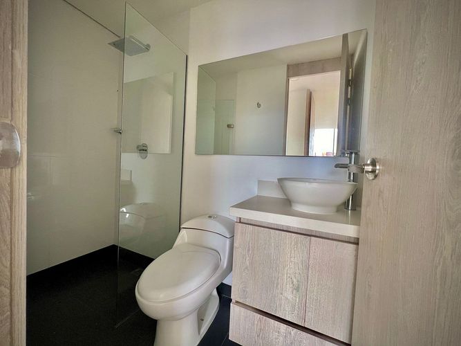 Apartamento de 2 alcobas en venta en Los Alcazares, Sabaneta, 74 m² · foto 12 de 23