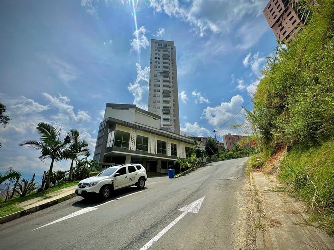 Apartamento de 2 alcobas en venta en La Doctora, Sabaneta, 79 m² · foto 2 de 19