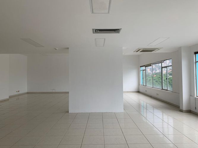 Oficina en arriendo en El Poblado, Medellín, 142 m² · foto 5 de 9