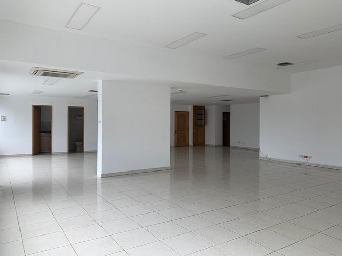 Oficina en arriendo en El Poblado, Medellín, 142 m² · foto 6 de 9