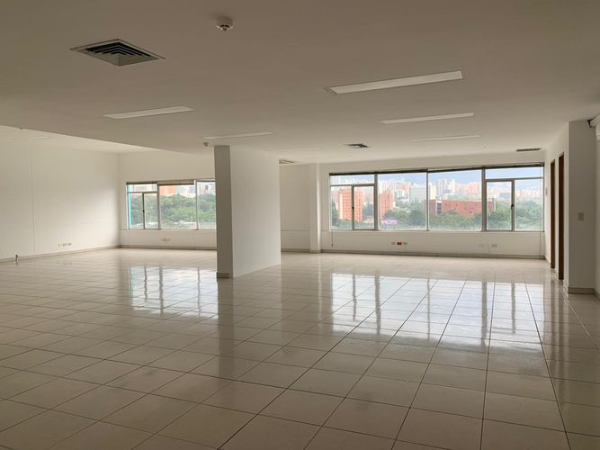 Oficina en arriendo en El Poblado, Medellín, 142 m² · foto 8 de 9