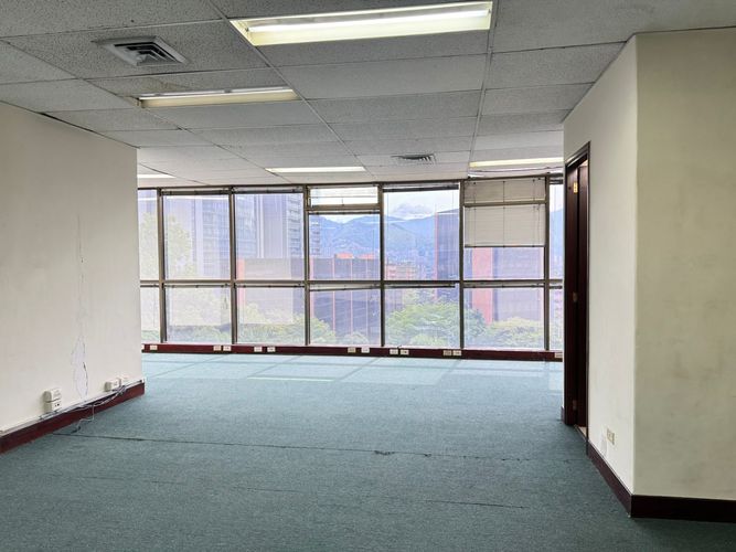 Oficina en arriendo en Patio Bonito, Medellín, 90 m² · foto 2 de 12