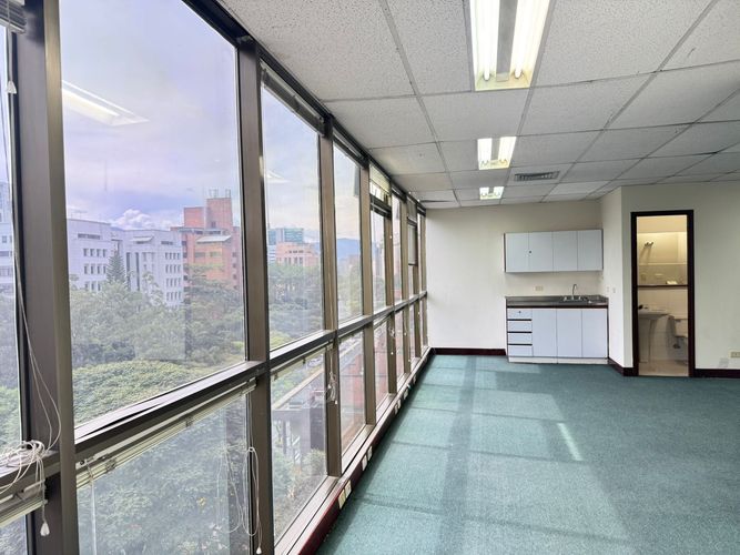 Oficina en arriendo en Patio Bonito, Medellín, 90 m² · foto 10 de 12