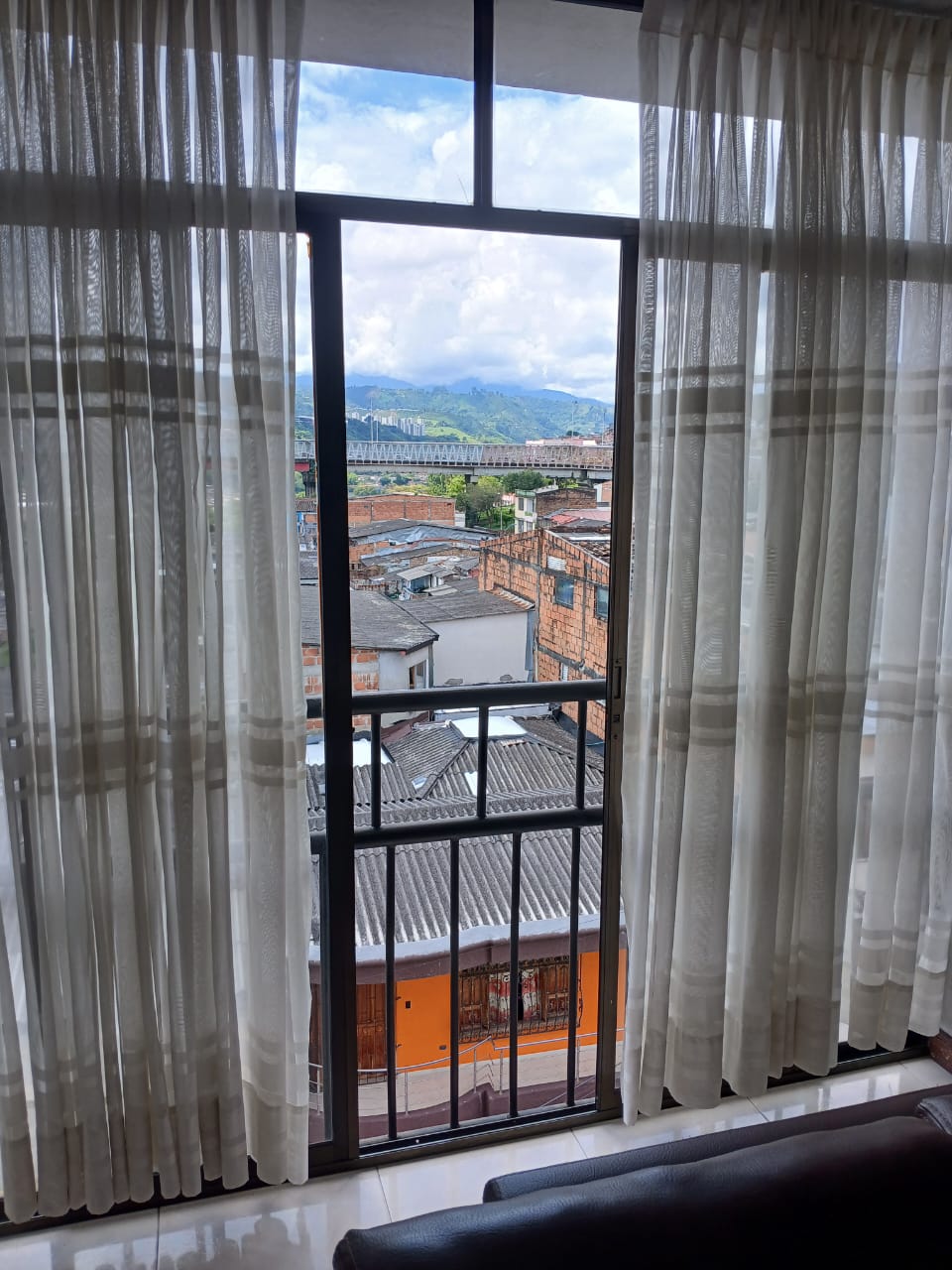Apartamento en venta en Los Alcazares, Pereira · foto 9 de 14