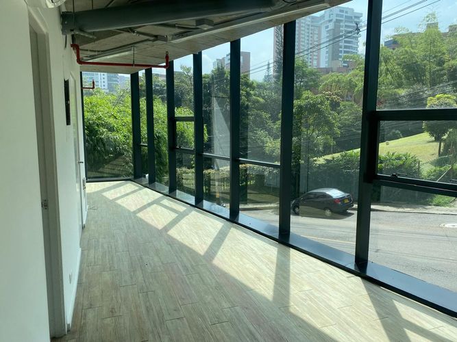 Local en arriendo en El Poblado, Medellín, 71 m² · foto 2 de 11