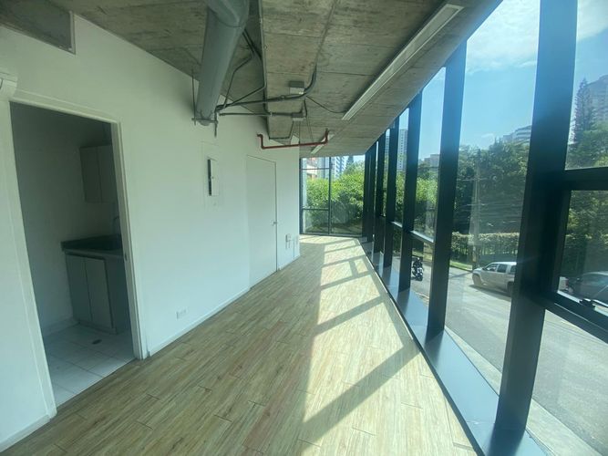Local en arriendo en El Poblado, Medellín, 71 m² · foto 4 de 11