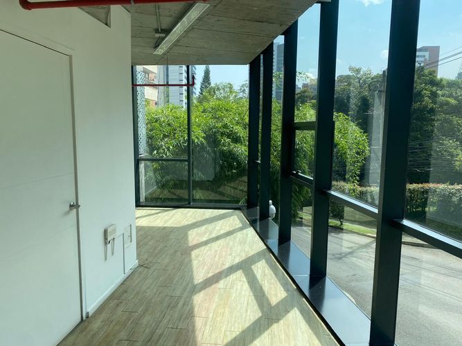 Local en arriendo en El Poblado, Medellín, 71 m² · foto 7 de 11