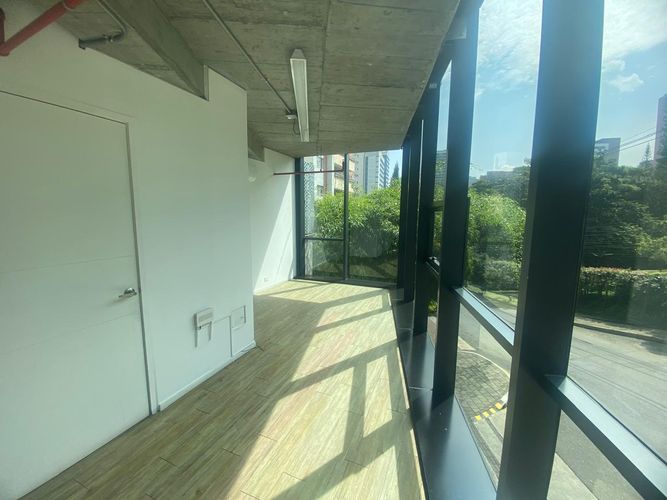 Local en arriendo en El Poblado, Medellín, 71 m² · foto 10 de 11
