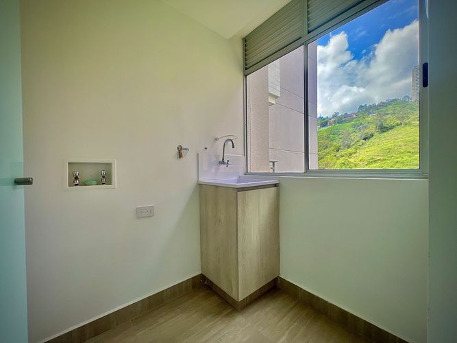 Apartamento de 2 alcobas en venta en La Doctora, Sabaneta, 74 m² · foto 9 de 18