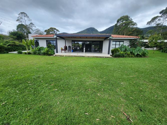 Finca en venta en El Carmen De Viboral, El Carmen de Viboral, 250 m² · foto 2 de 22