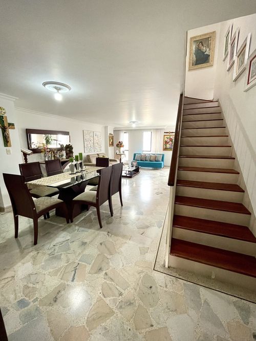 Apartamento de 3 alcobas en venta en Versalles, Cali, 142 m² · foto 2 de 19