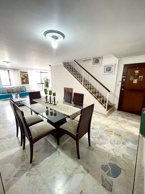 Apartamento de 3 alcobas en venta en Versalles, Cali, 142 m² · foto 3 de 19