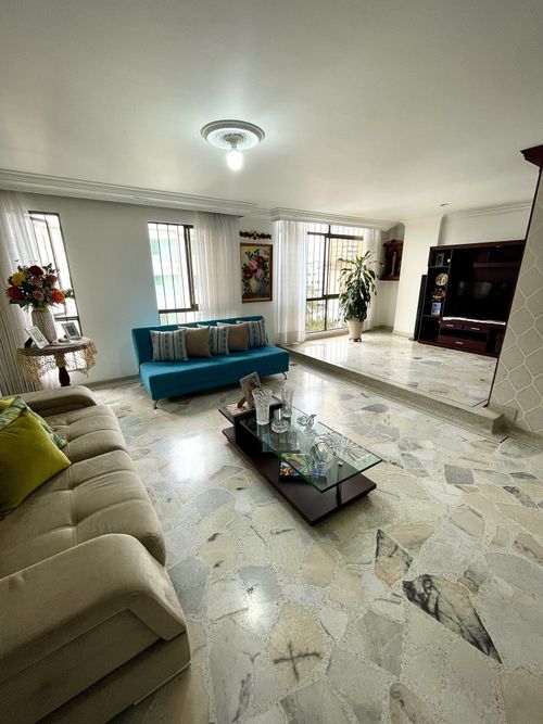 Apartamento de 3 alcobas en venta en Versalles, Cali, 142 m² · foto 5 de 19