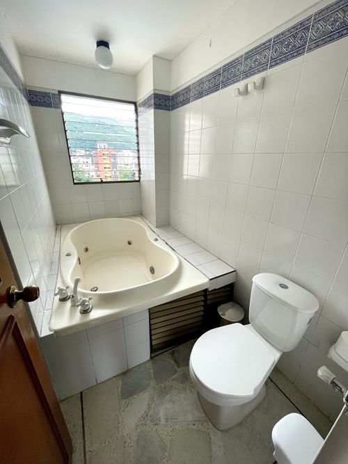 Apartamento de 3 alcobas en venta en Versalles, Cali, 142 m² · foto 18 de 19