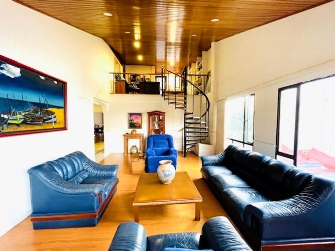 Apartamento de 4 alcobas en venta en San Patricio, Bogotá, 200 m² · foto 2 de 24