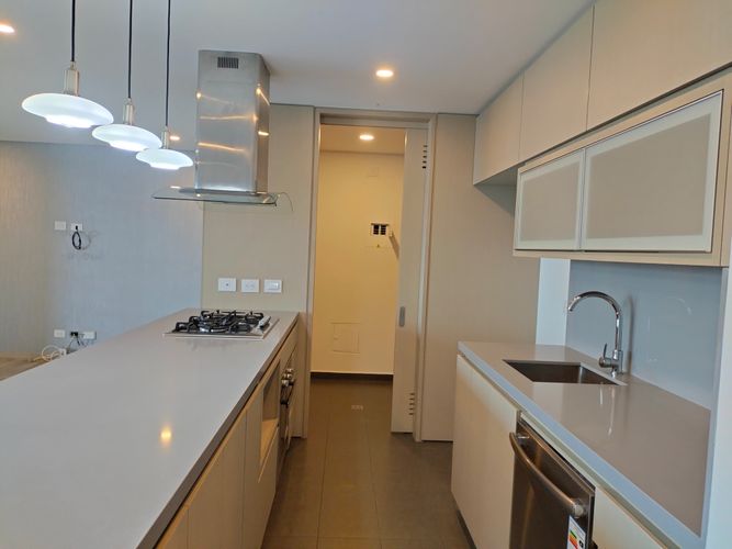 Apartamento de 2 alcobas en venta en El Poblado, Medellín, 125 m² · foto 7 de 19